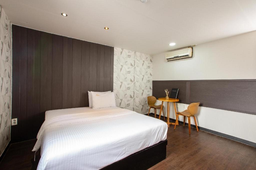 M7 Business Hotel Chilgok Exterior photo