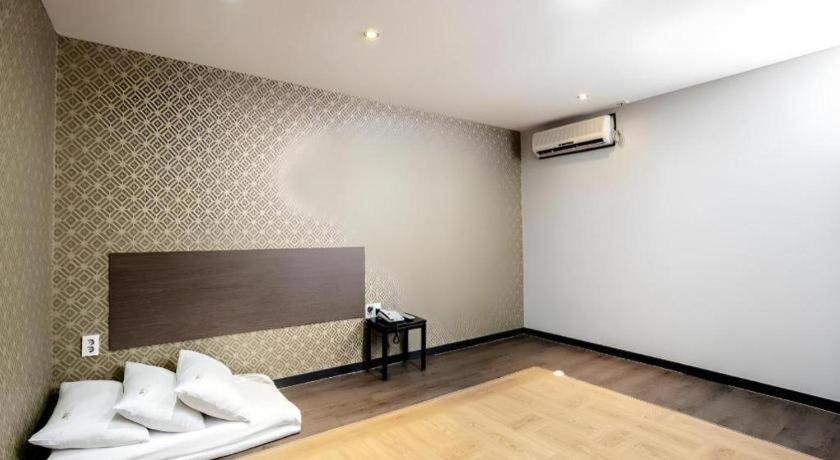 M7 Business Hotel Chilgok Exterior photo